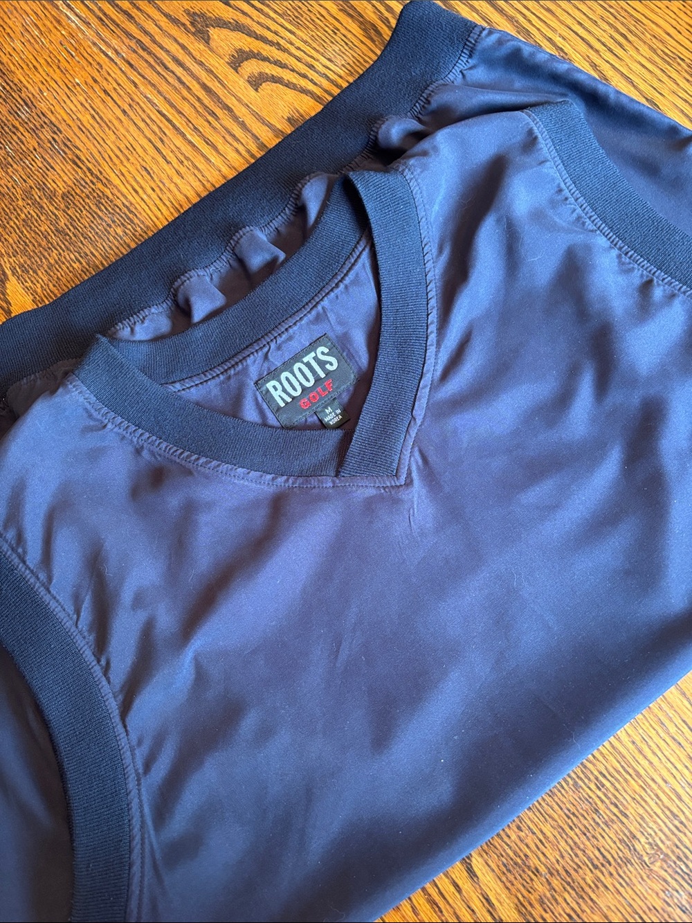 ROOTS- Golf V-Neck Performance Vest Size M  (M-115)